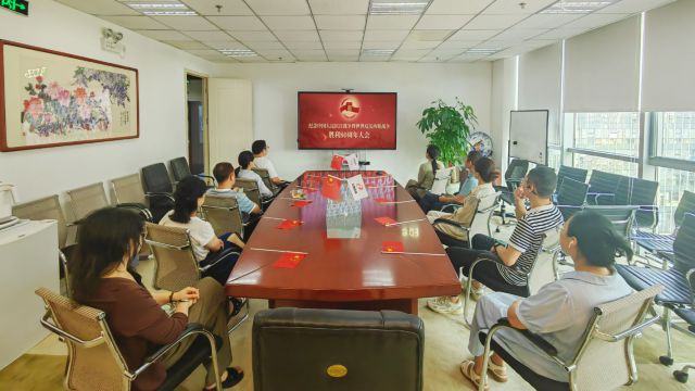 中景恒基投资集团组织员工集体观看抗战胜利80周年阅兵盛典